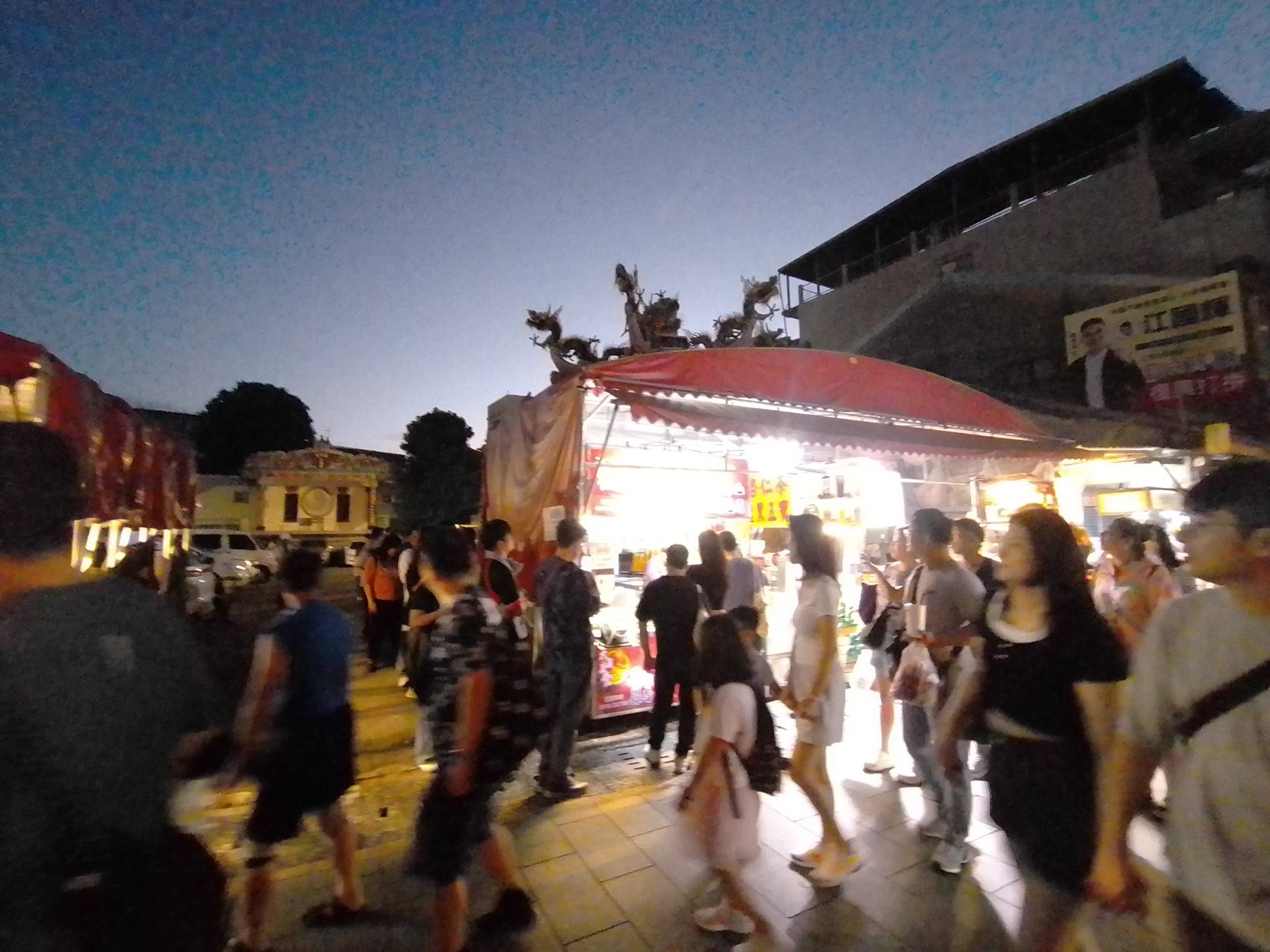 老街夜晚的人潮