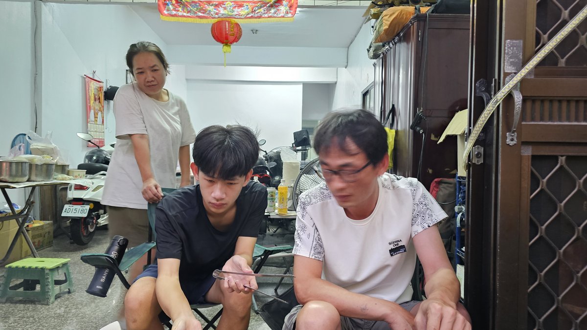 烤肉圍坐